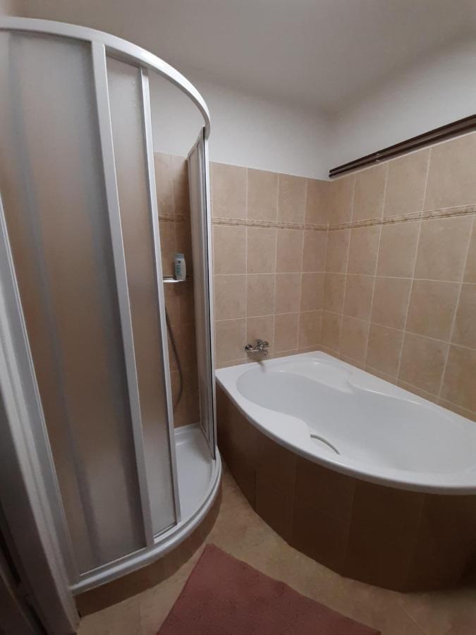 Soukromy Pokoj V Srdci Prahy Apartment Prague Luaran gambar