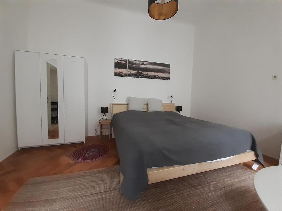 Soukromy Pokoj V Srdci Prahy Apartment Prague Luaran gambar