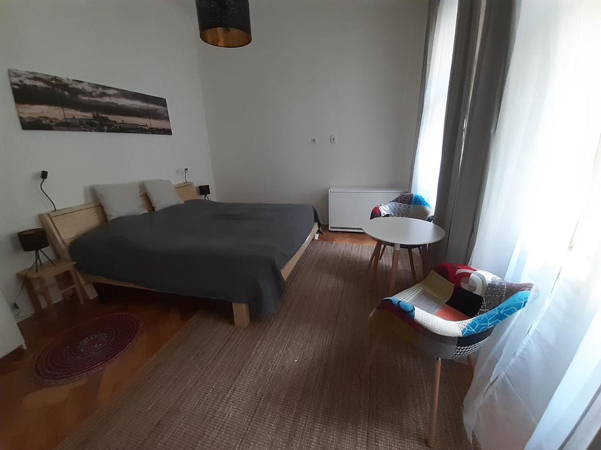 Soukromy Pokoj V Srdci Prahy Apartment Prague Luaran gambar
